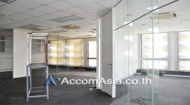 5  Office Space For Rent in Silom ,Bangkok MRT Lumphini at Sri Fueng Fung Building AA11168